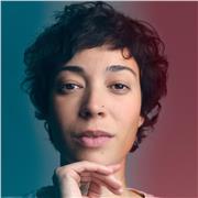 Cantante en activo en diversos proyectos de música moderna